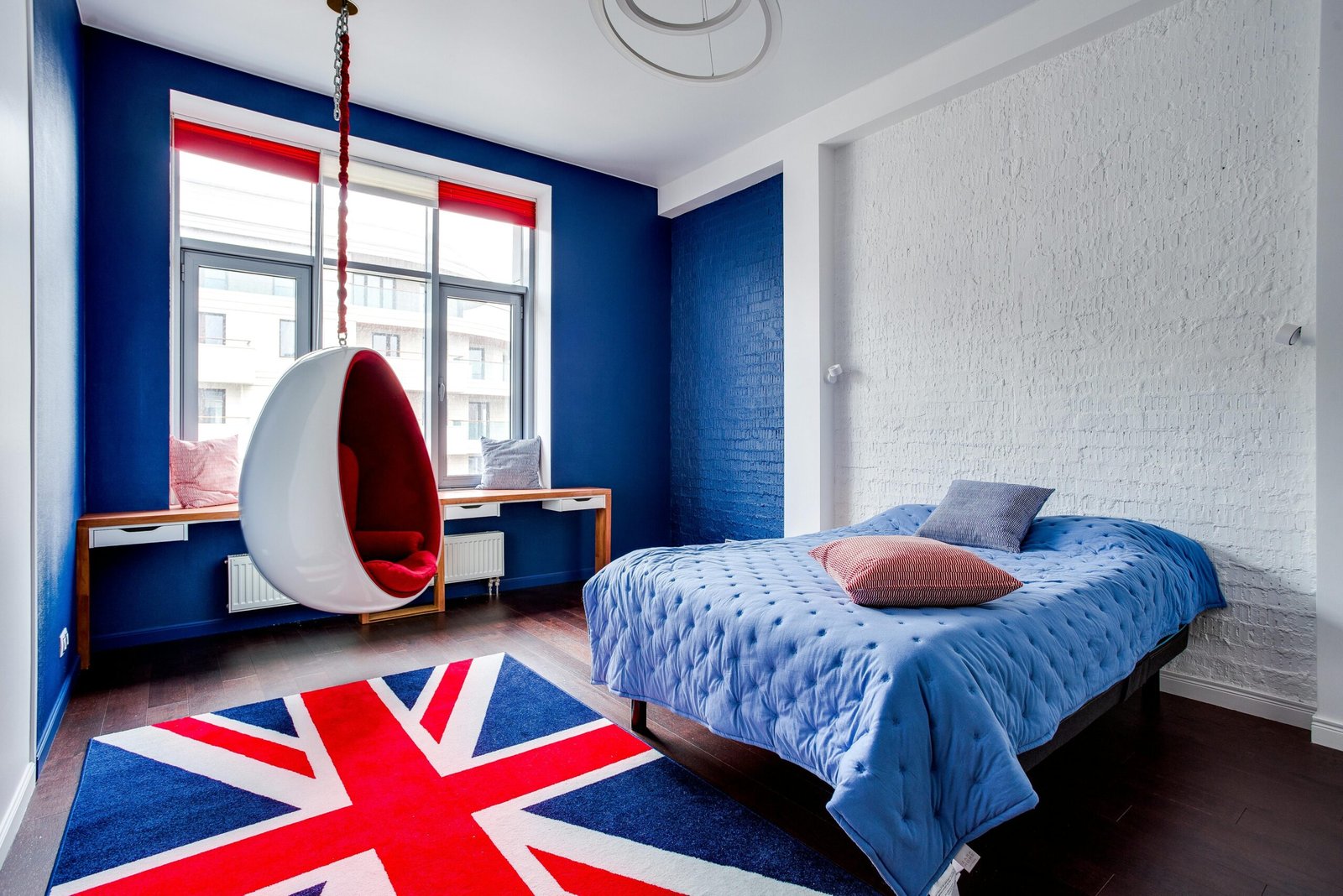 pexels-albeg-20111659